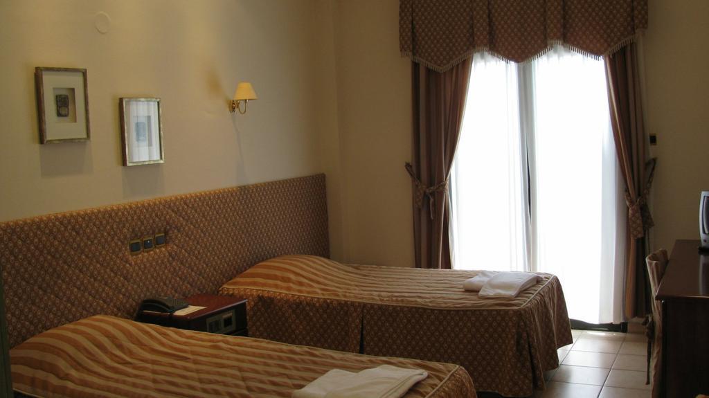 Hotel Diakonia Thessaloniki Zimmer foto